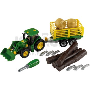 John Deere Traktor s dřevem a senem